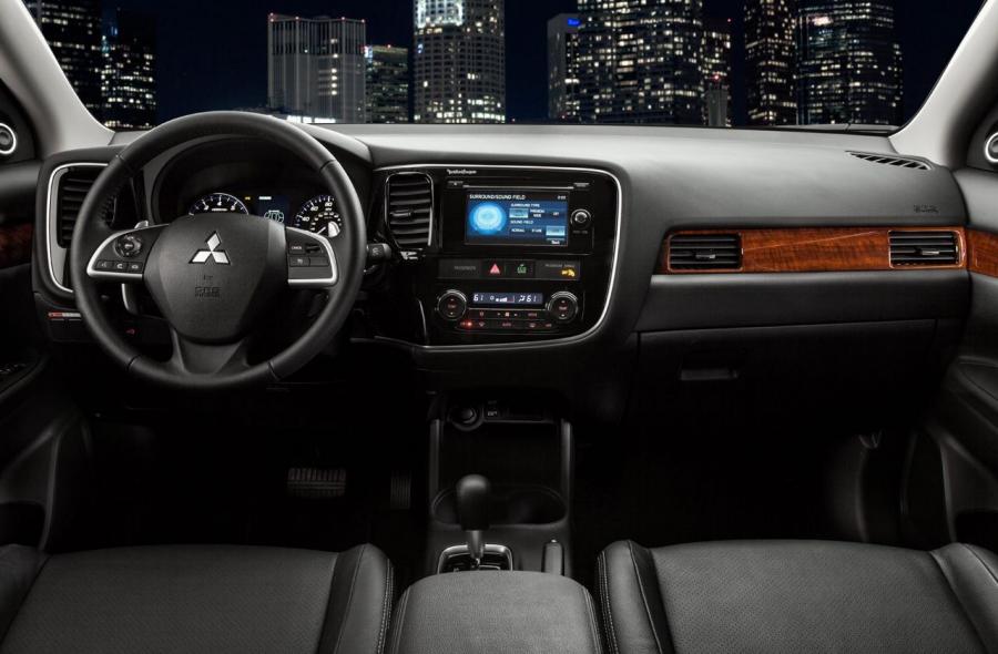  Mitsubishi Outlander 2014 года  (фото 80 из 136)